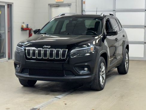 Used 2019 Jeep Cherokee Latitude Plus w/ Cold Weather Group image 3