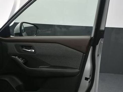 Used 2021 Nissan Rogue SV AWD/4WD image 9