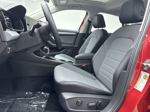 Used 2025 Volkswagen Jetta SE w/ Sunroof Package FWD image 11