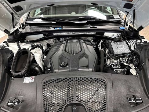 Used 2024 Porsche Macan w/ Premium Plus Package AWD/4WD image 36