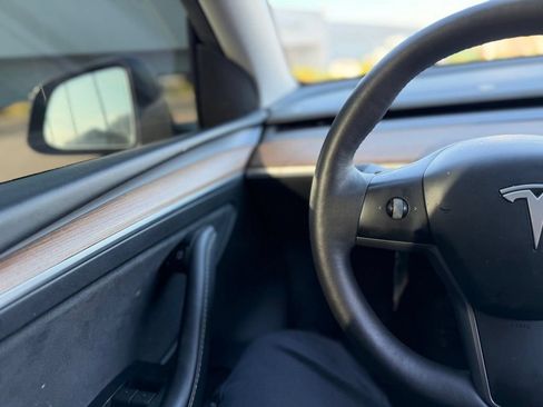 Used 2024 Tesla Model Y Long Range AWD/4WD image 6