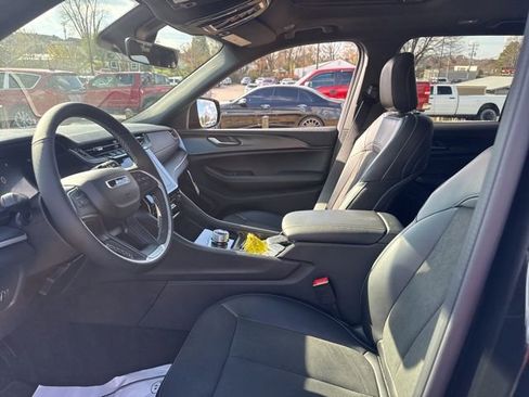 New 2025 Jeep Grand Cherokee Altitude image 14