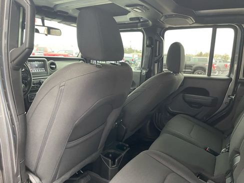 Used 2022 Jeep Gladiator Willys image 16