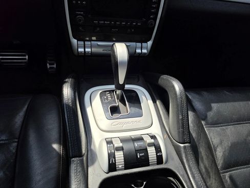 Used 2006 Porsche Cayenne Turbo AWD/4WD image 16