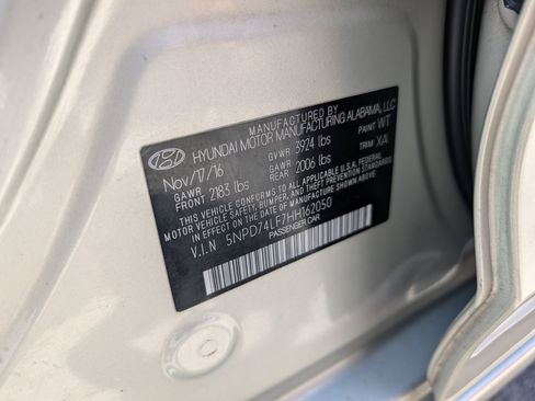 Used 2017 Hyundai Elantra SE FWD image 24