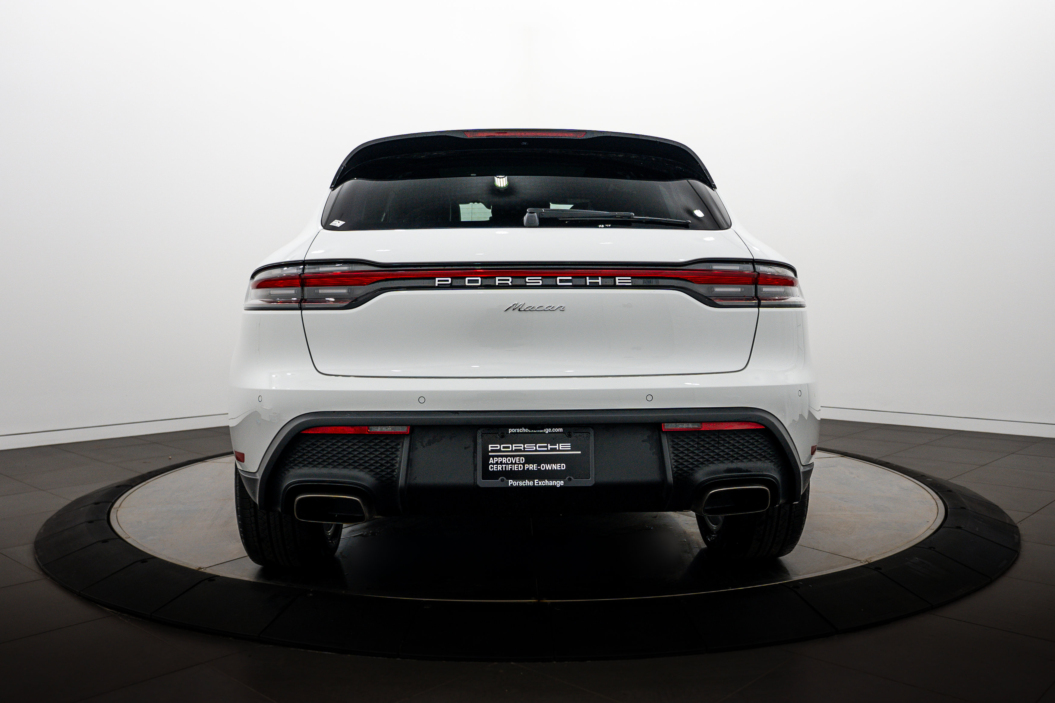 Certified 2026 Porsche Macan AWD/4WD image 6