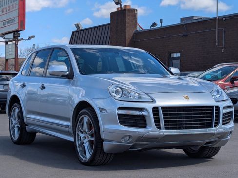 Used 2010 Porsche Cayenne GTS image 2