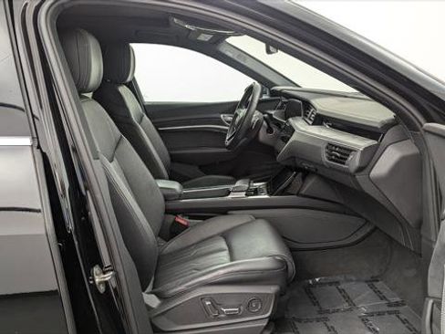 Used 2022 Audi e-tron S Premium Plus image 21