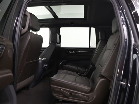 Used 2023 GMC Yukon XL Denali AWD/4WD image 21