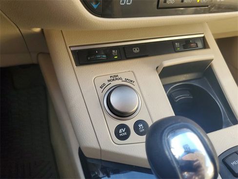 Used 2013 Lexus ES 300h image 29
