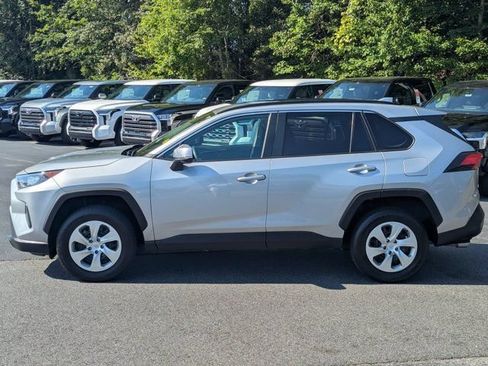 Used 2021 Toyota RAV4 LE FWD image 4
