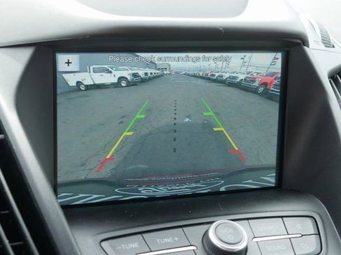 Used 2019 Ford Escape SE image 3