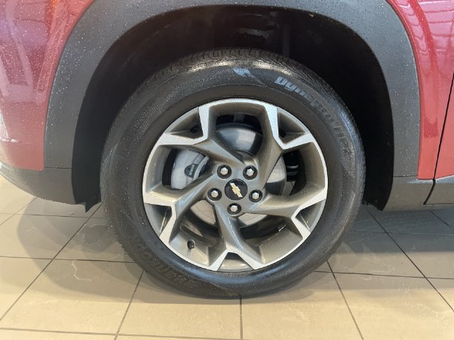 Used 2025 Chevrolet Trax LT w/ LT Convenience Package FWD image 12