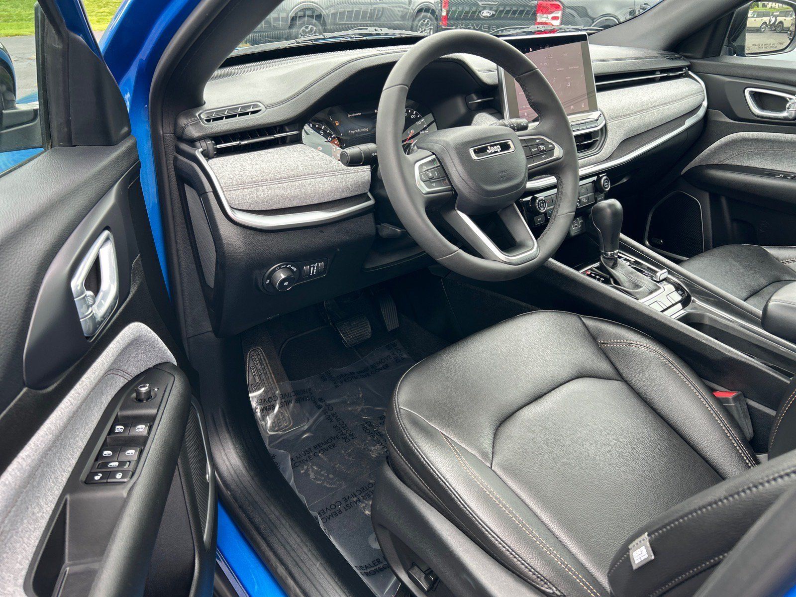 Used 2023 Jeep Compass Latitude w/ Sun and Sound Group AWD/4WD image 6