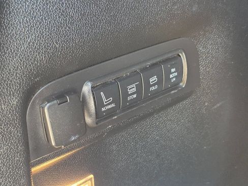 Used 2018 Ford Explorer Limited FWD image 16