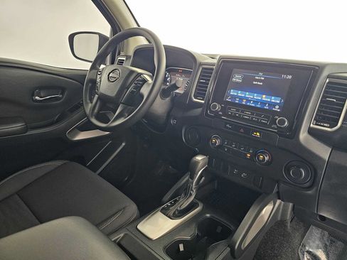 Used 2023 Nissan Frontier SV w/ Tow Package RWD image 11
