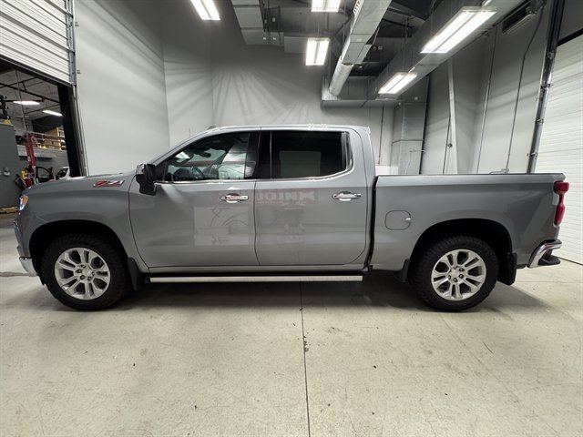 Used 2023 Chevrolet Silverado 1500 LTZ w/ LTZ Premium Package AWD/4WD image 5