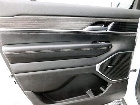 Used 2023 Jeep Wagoneer L Series II image 11