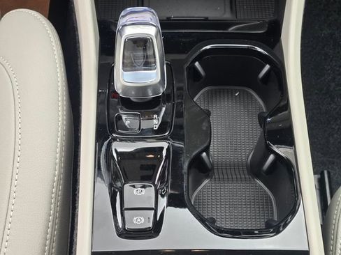 New 2026 Volvo XC40 B5 Plus w/ Protection Package Premier image 21