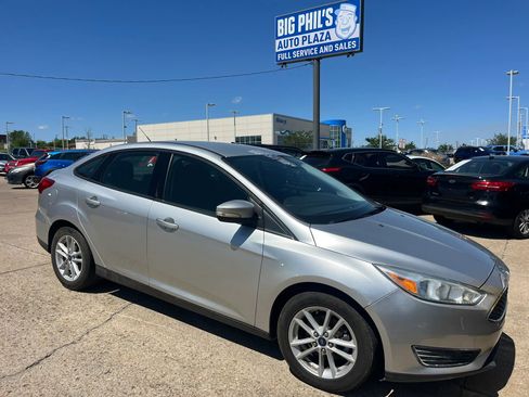 Used 2017 Ford Focus SE image 2
