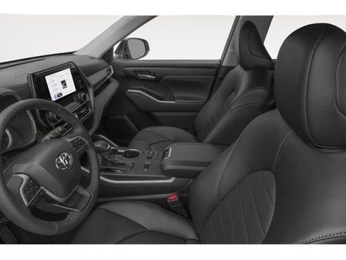 Certified 2026 Toyota Highlander XLE AWD/4WD image 9