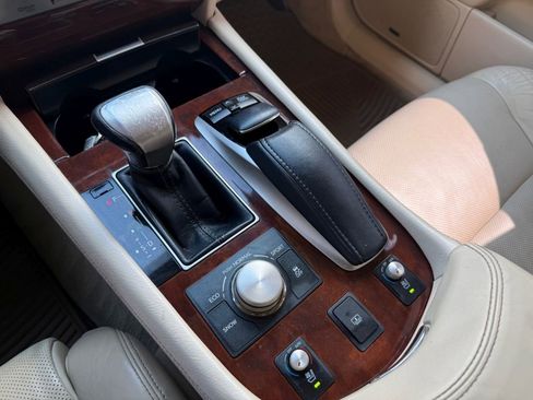 Used 2013 Lexus LS 460 Luxury w/ Comfort Pkg image 40