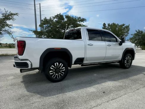 Used 2024 GMC Sierra 2500 Denali Ultimate AWD/4WD image 8