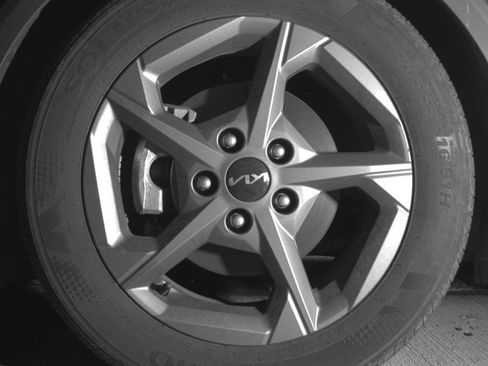 Used 2025 Kia K4 LXS image 12