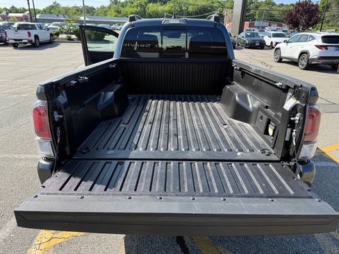 Used 2022 Toyota Tacoma TRD Sport AWD/4WD image 32