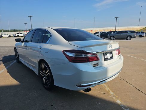 Used 2017 Honda Accord Sport image 6