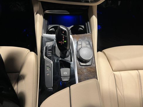 Used 2019 BMW 530e xDrive w/ Premium Package image 21