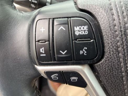 Used 2016 Toyota Highlander XLE image 16