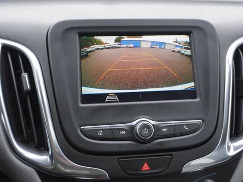 Used 2021 Chevrolet Equinox LS w/ LS Convenience Package AWD/4WD image 15