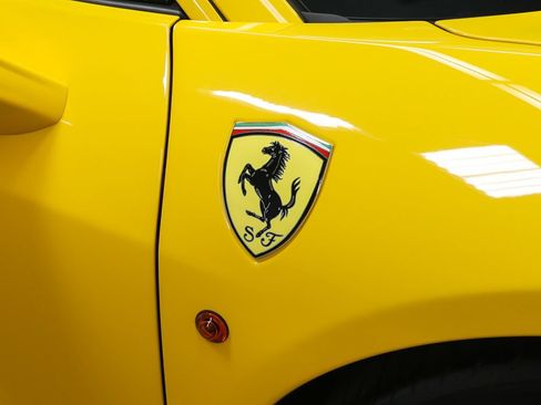 Used 2010 Ferrari 458 Italia Coupe RWD image 11