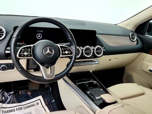 Used 2023 Mercedes-Benz GLA 250 4MATIC w/ Premium Package image 11
