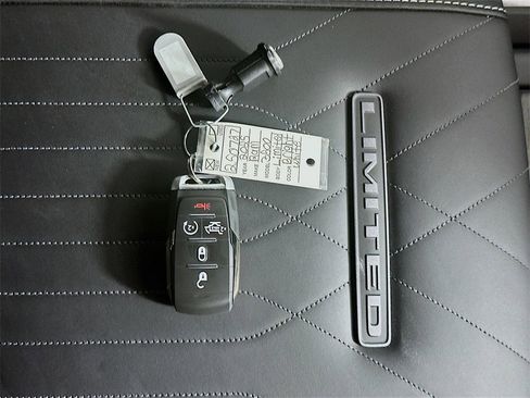 New 2025 RAM 3500 Limited w/ Towing Technology Group image 20