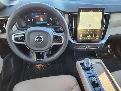 New 2026 Volvo XC90 T8 Plus w/ Protection Package Premier