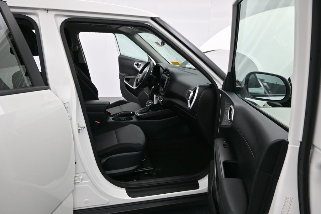 Used 2023 Kia Soul LX w/ Option Group 015 FWD image 18