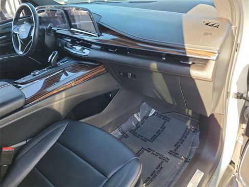 Certified 2024 Cadillac Escalade ESV Luxury image 28