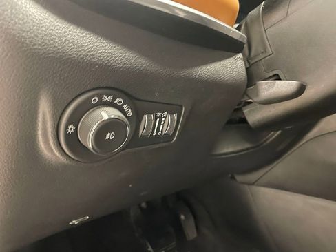 Used 2024 Jeep Compass Limited image 18