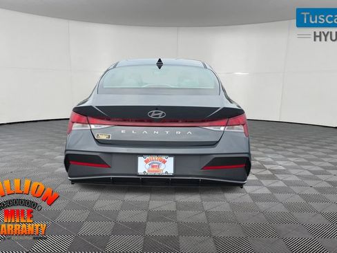 Used 2024 Hyundai Elantra SE FWD image 7