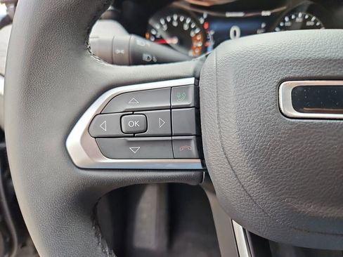 Used 2024 Jeep Compass Latitude AWD/4WD image 11