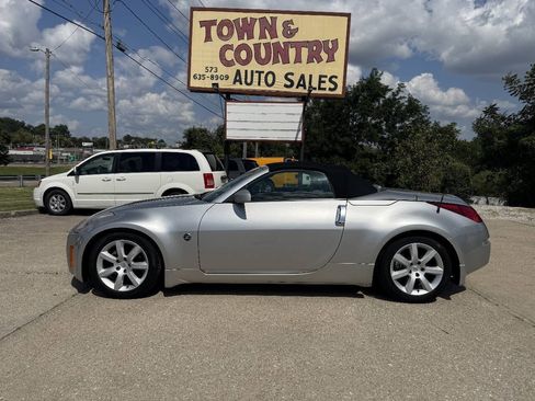 Used 2004 Nissan 350Z Touring RWD image 4