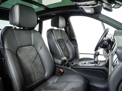 Used 2020 Porsche Macan image 22