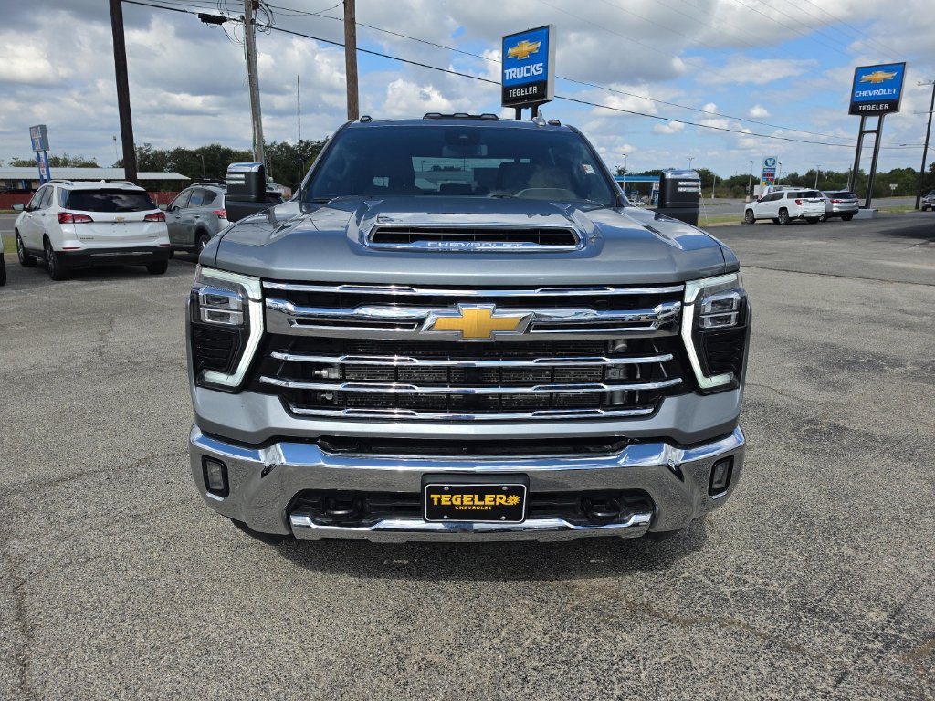 Used 2024 Chevrolet Silverado 3500 LTZ w/ LTZ Convenience Package AWD/4WD image 3