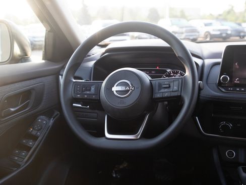 Used 2023 Nissan Rogue S AWD/4WD image 17