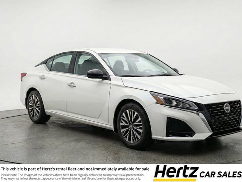Used 2025 Nissan Altima 2.5 SV image 1