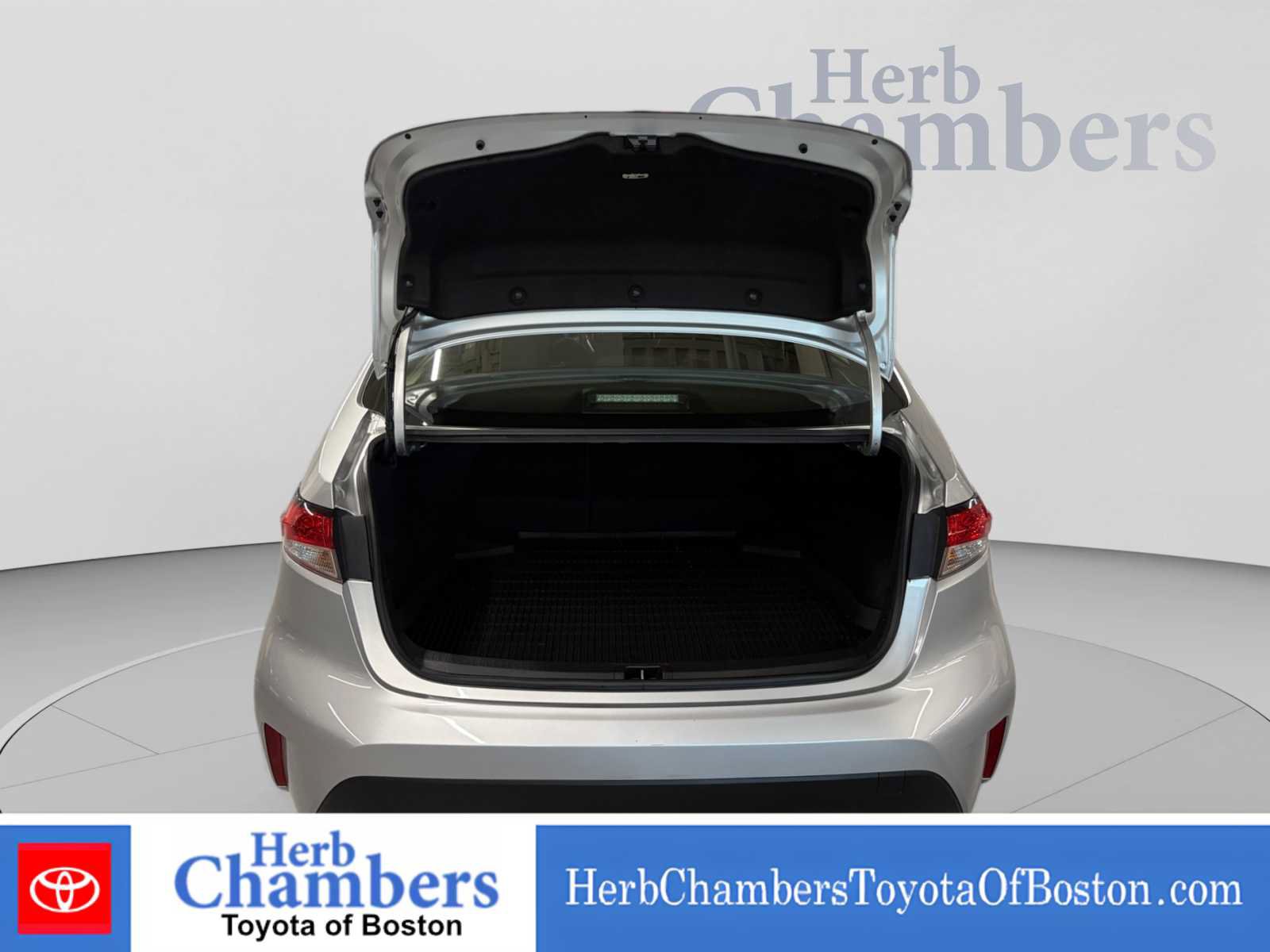 Used 2021 Toyota Corolla LE w/ LE Convenience Package FWD image 4