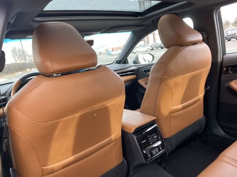 Used 2022 Toyota Avalon Limited image 19