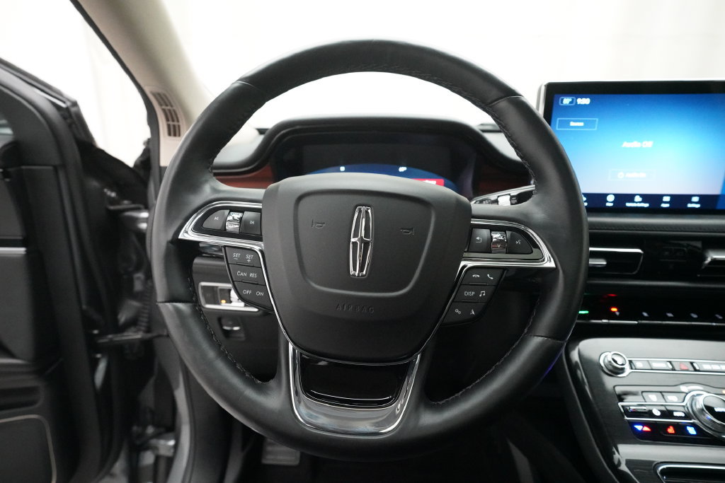 Used 2023 Lincoln Nautilus Reserve w/ Luxury Package AWD/4WD image 4